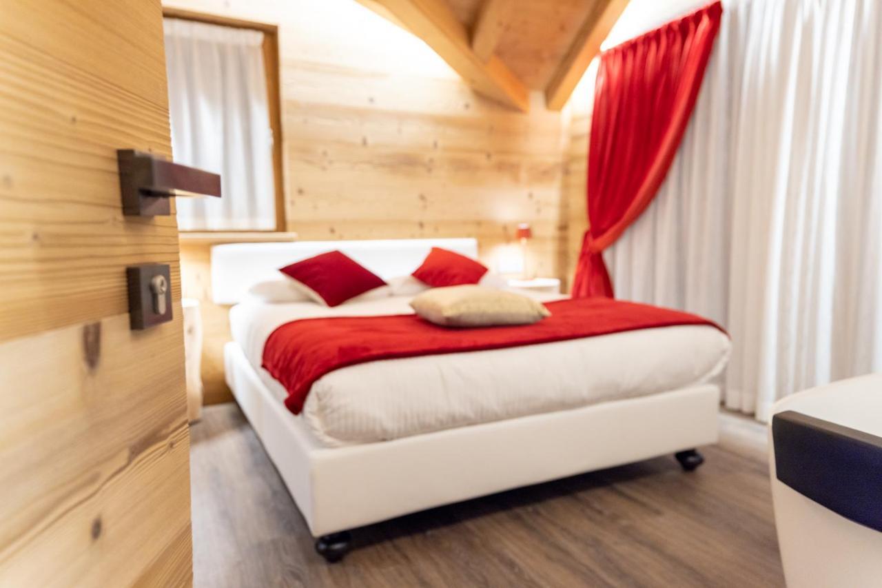 Chalet Imbosc'Che - 5 Beautiful Rooms In Charming B&B Livigno Exterior foto